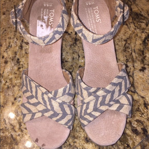 Toms Canvas Chevron Wedge Sandal - Picture 8 of 8